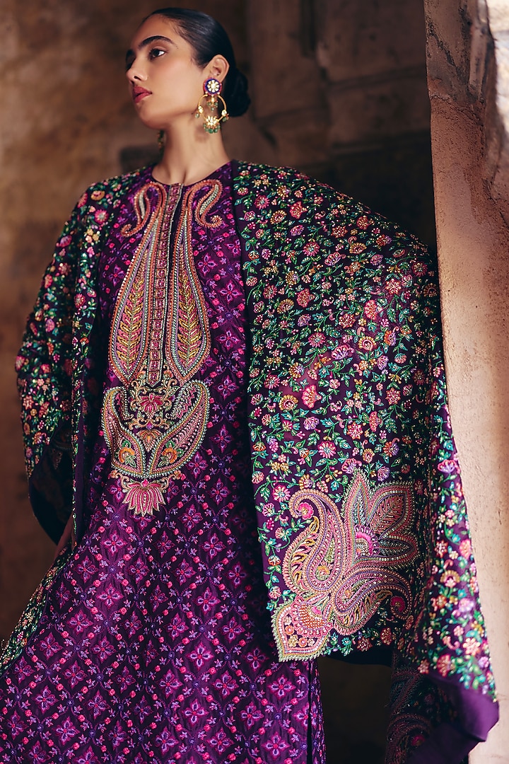Burgundy Silk Resham & Zardosi Embroidered Straight Kurta Set by Mrunalini Rao at Pernia's Pop Up Shop