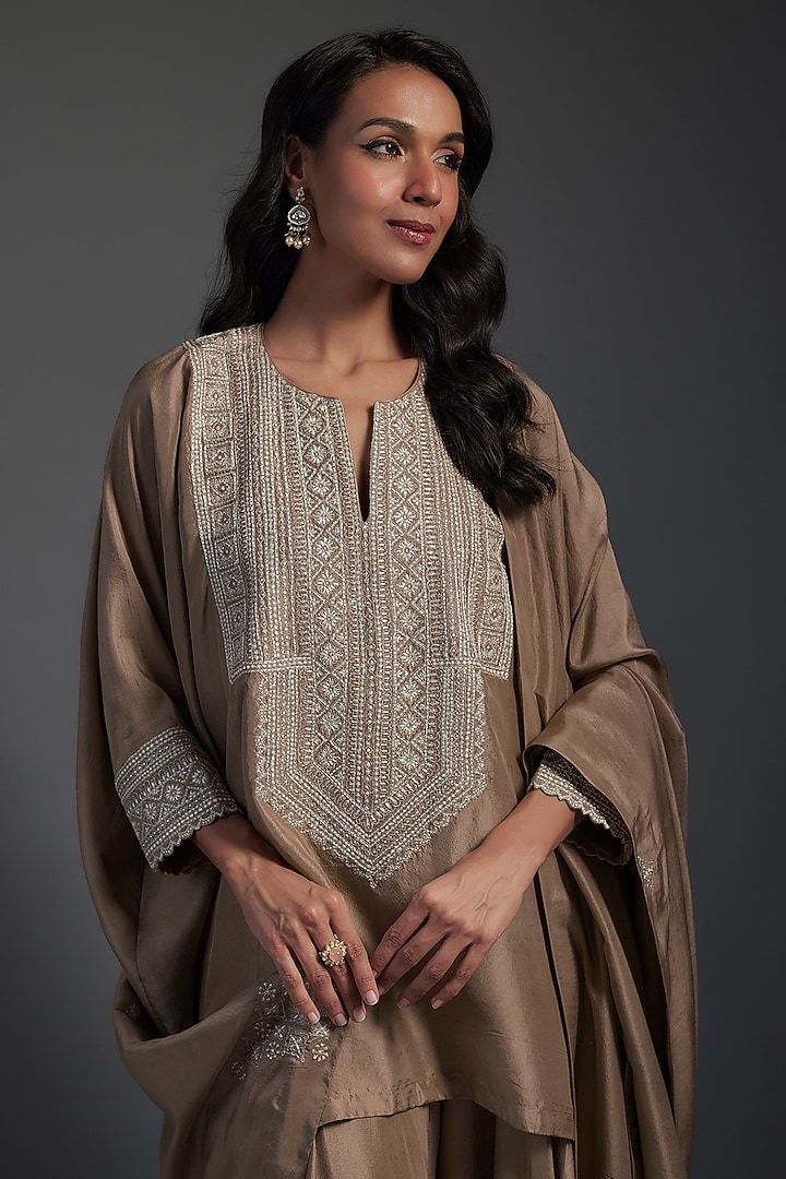 Tan Pink Pure Silk Resham Embroidered Kurta Set by Mrunalini Rao at Pernia's Pop Up Shop