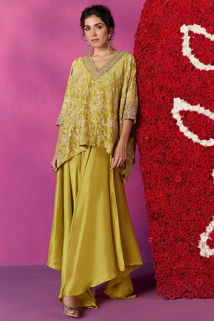 Lime Green Pure Silk Resham & Pearl Hand Embroidered Short Kurta Set by Mrunalini Rao at Pernia's Pop Up Shop