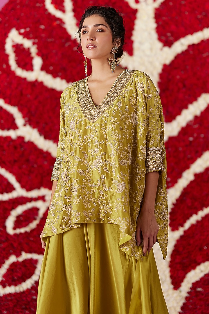 Lime Green Pure Silk Resham & Pearl Hand Embroidered Short Kurta Set by Mrunalini Rao at Pernia's Pop Up Shop