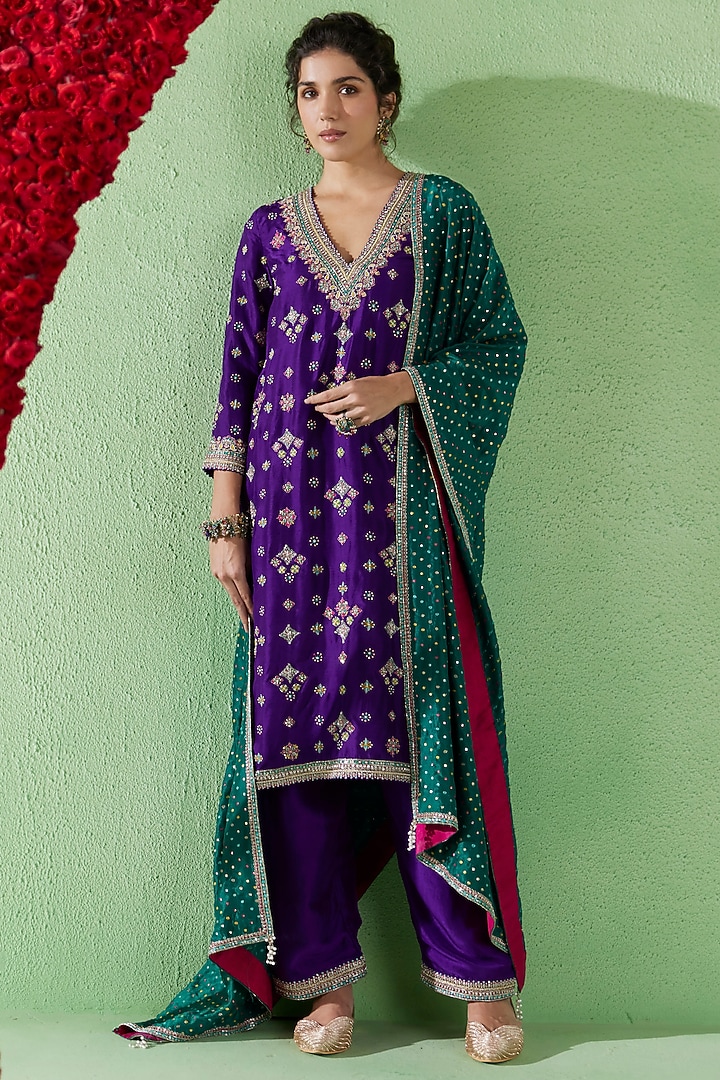 Purple Pure Silk Hand Embroidered Straight Kurta Set by Mrunalini Rao at Pernia's Pop Up Shop