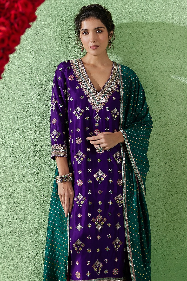 Purple Pure Silk Hand Embroidered Straight Kurta Set by Mrunalini Rao at Pernia's Pop Up Shop