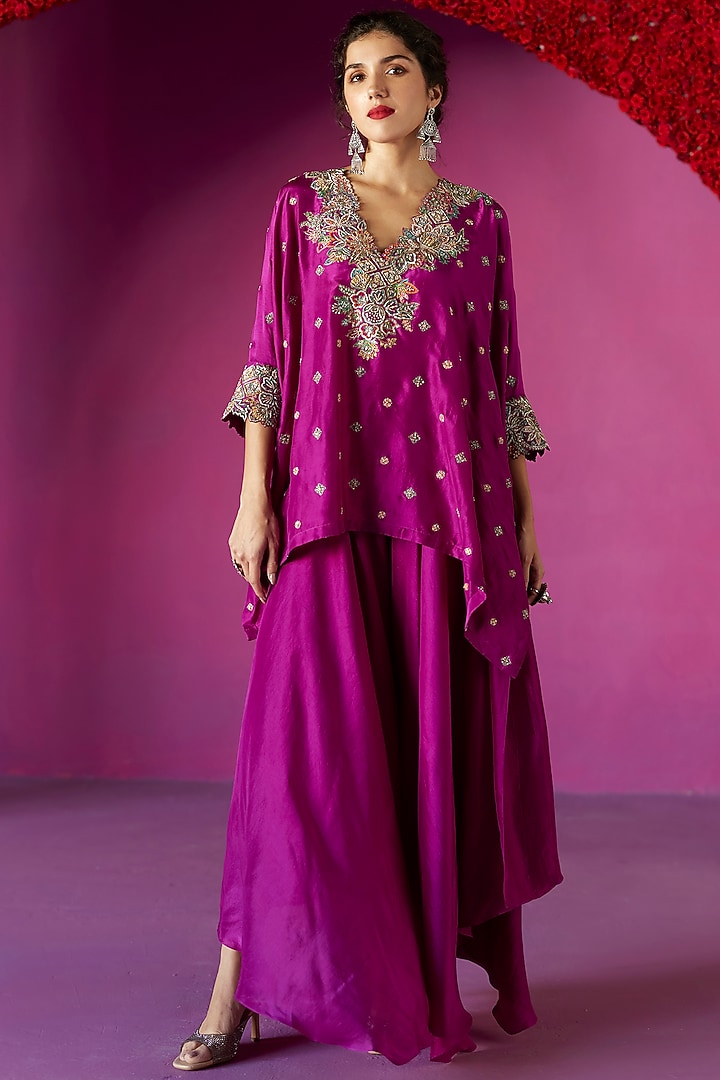 Magenta Pure Silk Resham & Zardosi Hand Embroidered Short Kurta Set by Mrunalini Rao at Pernia's Pop Up Shop