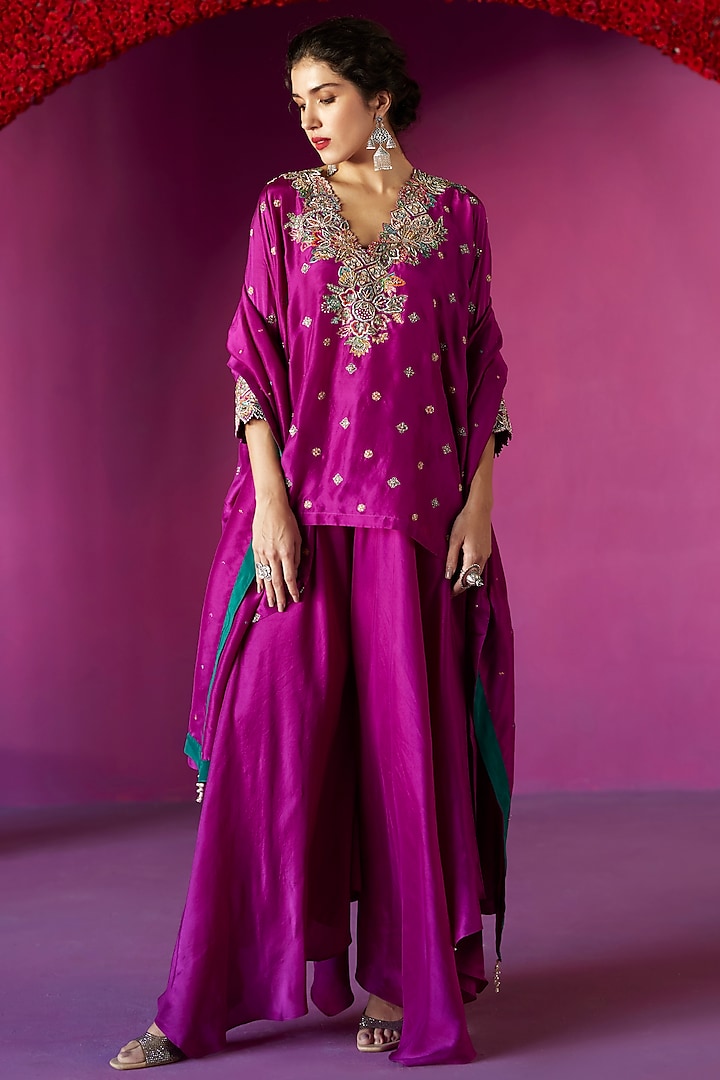 Magenta Pure Silk Resham & Zardosi Hand Embroidered Short Kurta Set by Mrunalini Rao at Pernia's Pop Up Shop