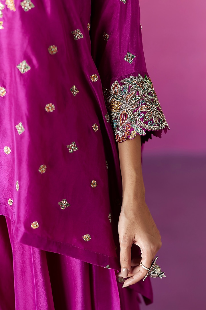 Magenta Pure Silk Resham & Zardosi Hand Embroidered Short Kurta Set by Mrunalini Rao at Pernia's Pop Up Shop