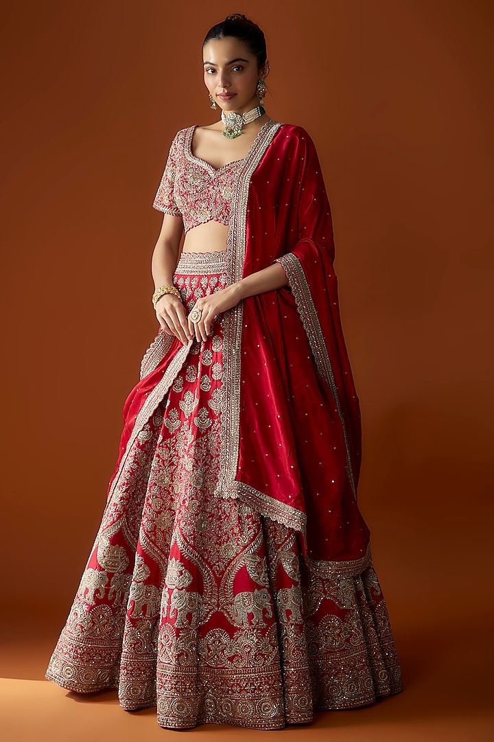 Red Raw Silk Jaal Embroidered Bridal Lehenga Set by Mrunalini Rao at Pernia's Pop Up Shop