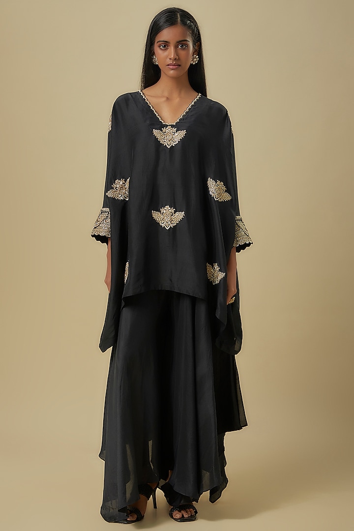 Black Pure Silk Zardosi Hand Embroidered Short Cuff Kurta Set by Mrunalini Rao at Pernia's Pop Up Shop