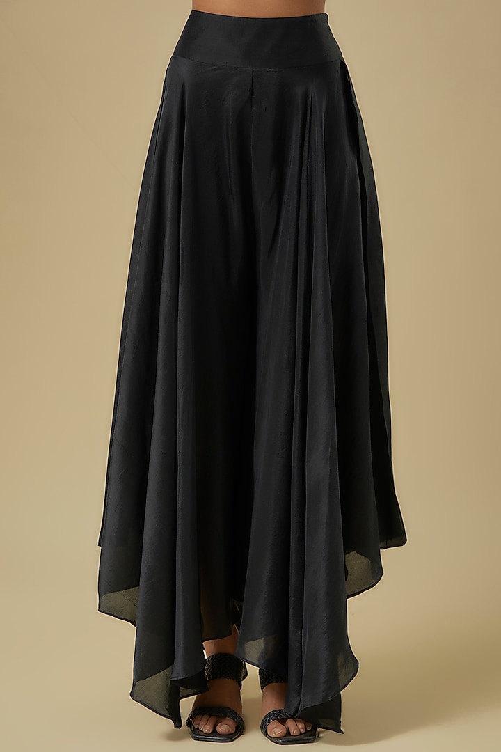 Black Pure Silk Zardosi Hand Embroidered Short Cuff Kurta Set by Mrunalini Rao at Pernia's Pop Up Shop