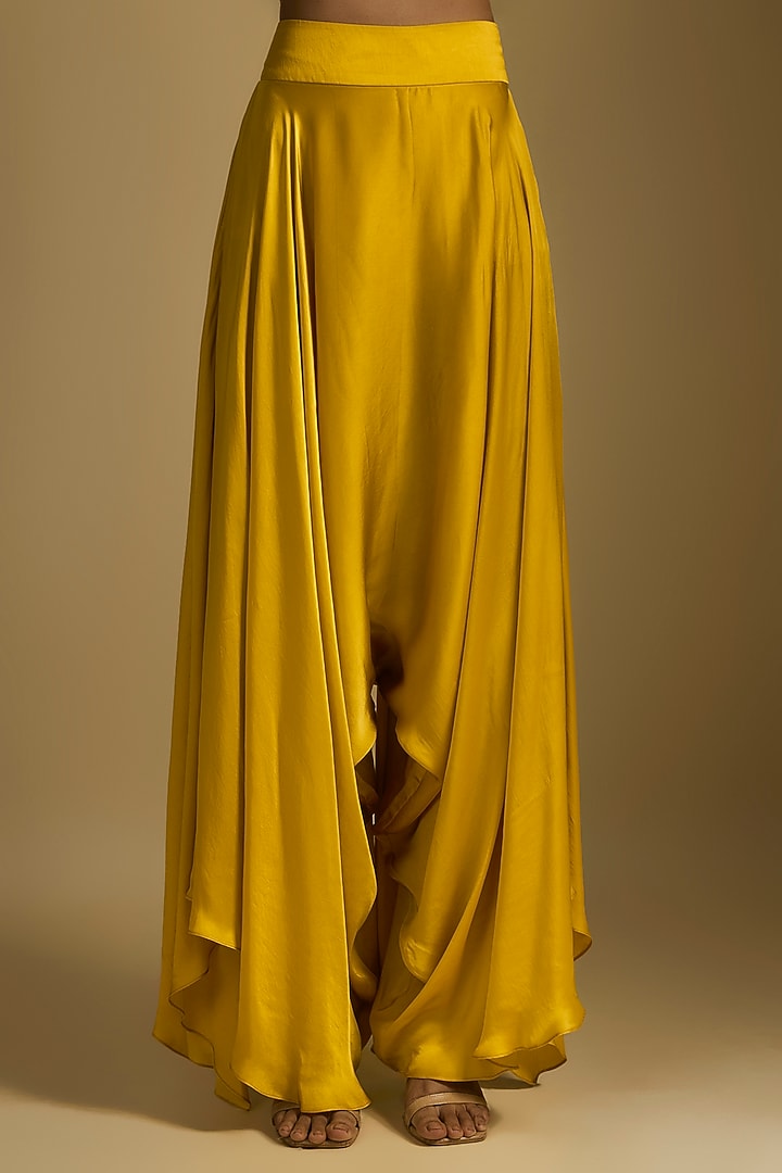 Yellow Raw Silk Zardosi Hand Embroidered Bridal Anarkali Set by Mrunalini Rao at Pernia's Pop Up Shop