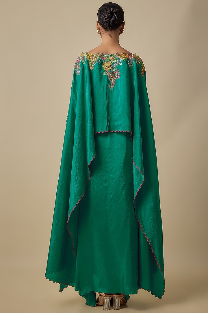 Green Pure Silk Hand Embroidered Cape Set by Mrunalini Rao at Pernia's Pop Up Shop