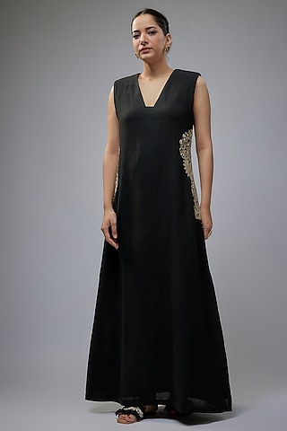 Black Matka Silk Hand Embroidered Dress by Mrunalini Rao