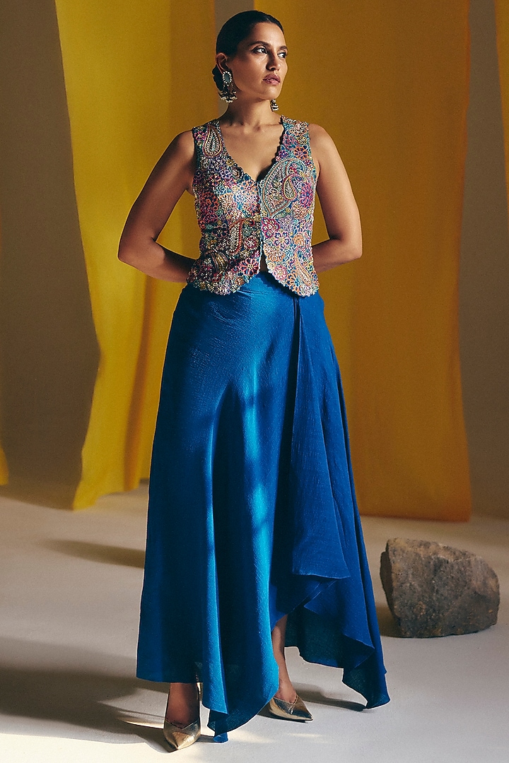 Vivid Blue Matka Silk Draped Skirt Set by Mrunalini Rao at Pernia's Pop Up Shop