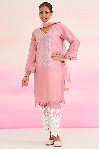 Pink Chanderi Hand Embroidered Kurta Set by Ruzhan