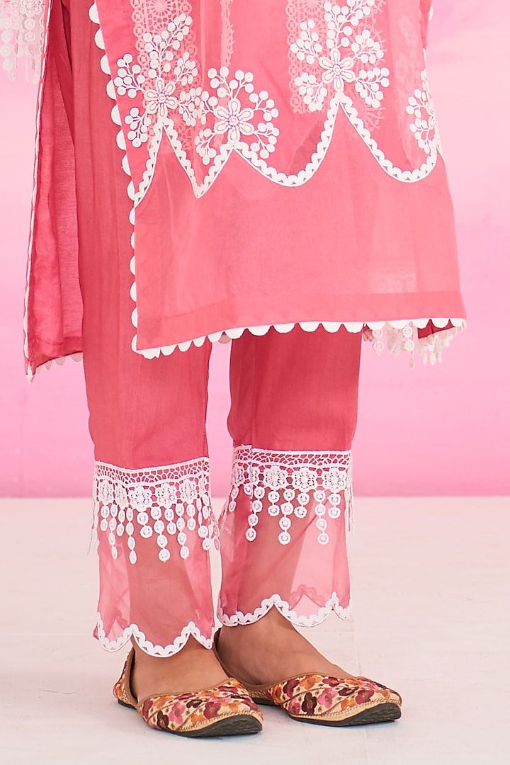 Pink Organza Lace Embroidered Straight Kurta Set by Ruzhan at Pernia's Pop Up Shop