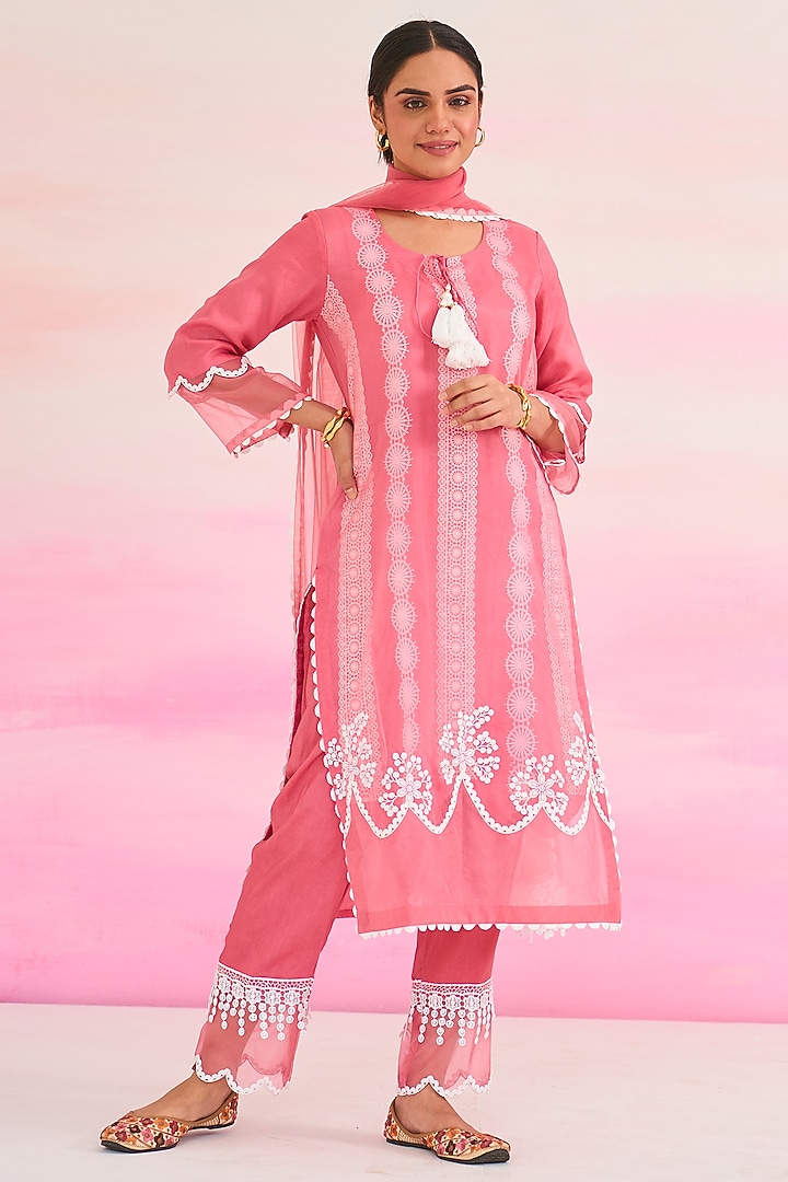 Pink Organza Lace Embroidered Straight Kurta Set by Ruzhan at Pernia's Pop Up Shop