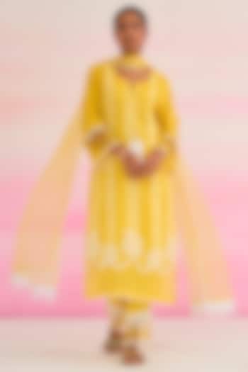 Yellow Organza Lace Embroidered Straight Kurta Set by Ruzhan