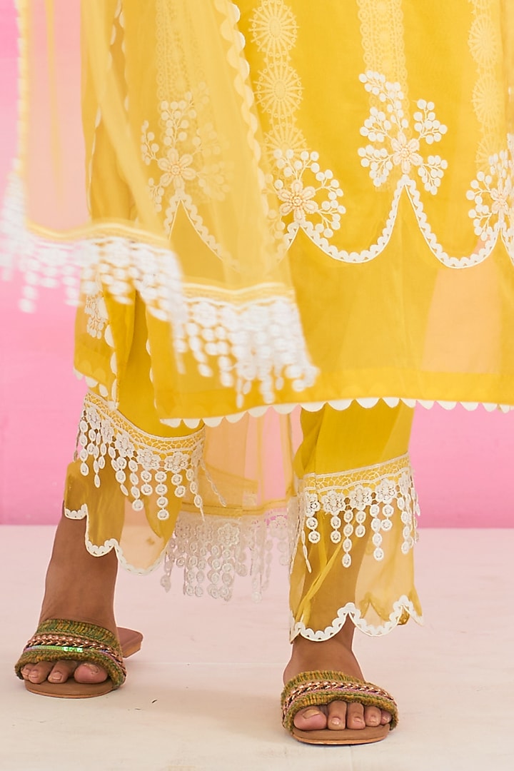 Yellow Organza Lace Embroidered Straight Kurta Set by Ruzhan at Pernia's Pop Up Shop