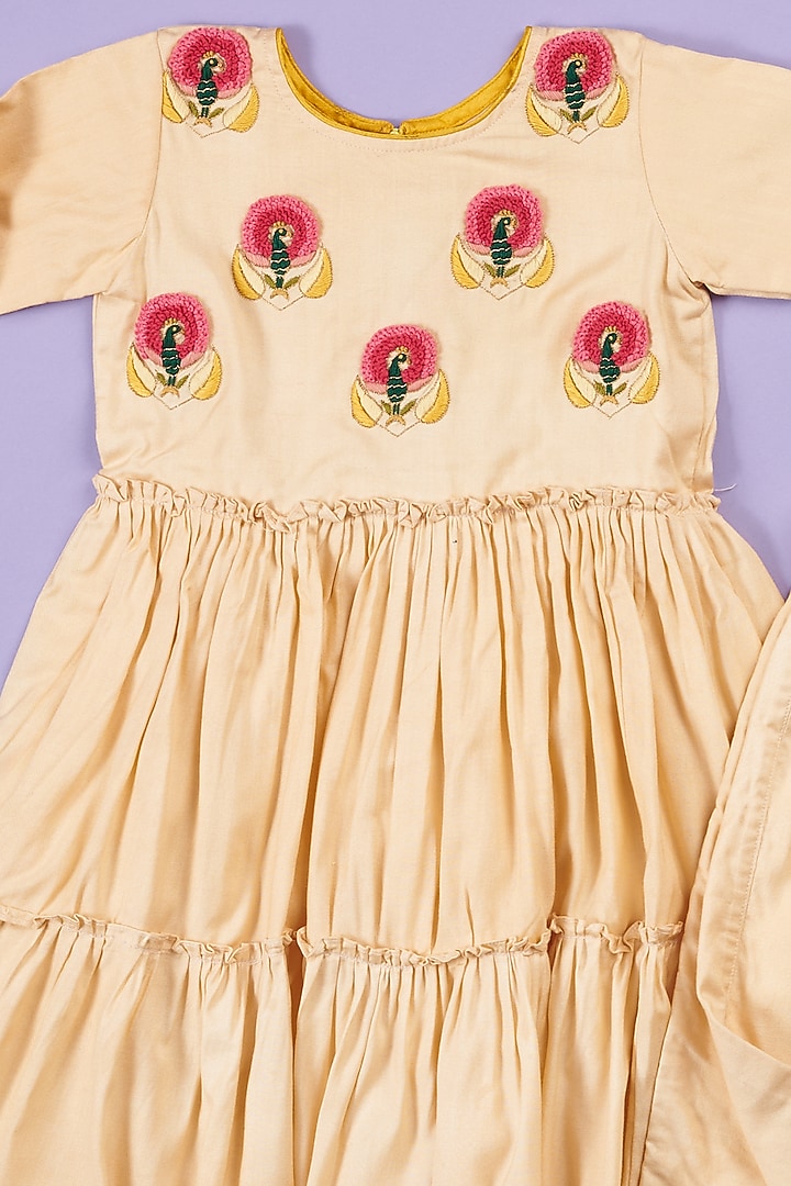 White Butter Cotton Embroidered Kurta Set For Girls by Ruffle Buds at Pernia's Pop Up Shop