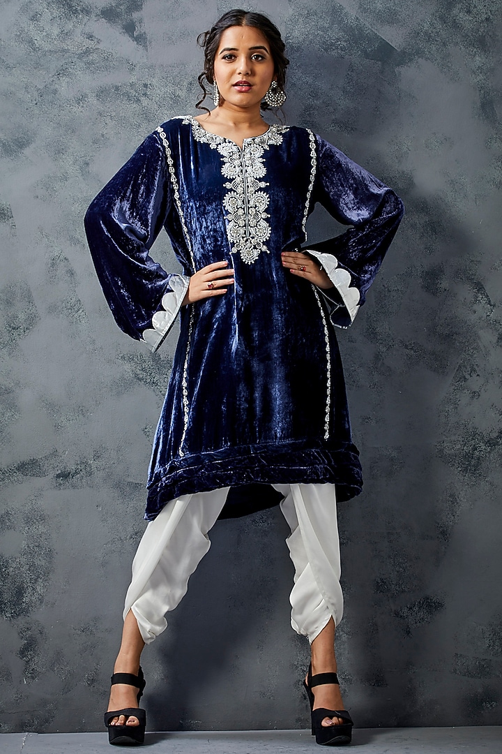 Midnight Blue Hand Embroidered Kurta Set by The Royaleum Atelier at Pernia's Pop Up Shop