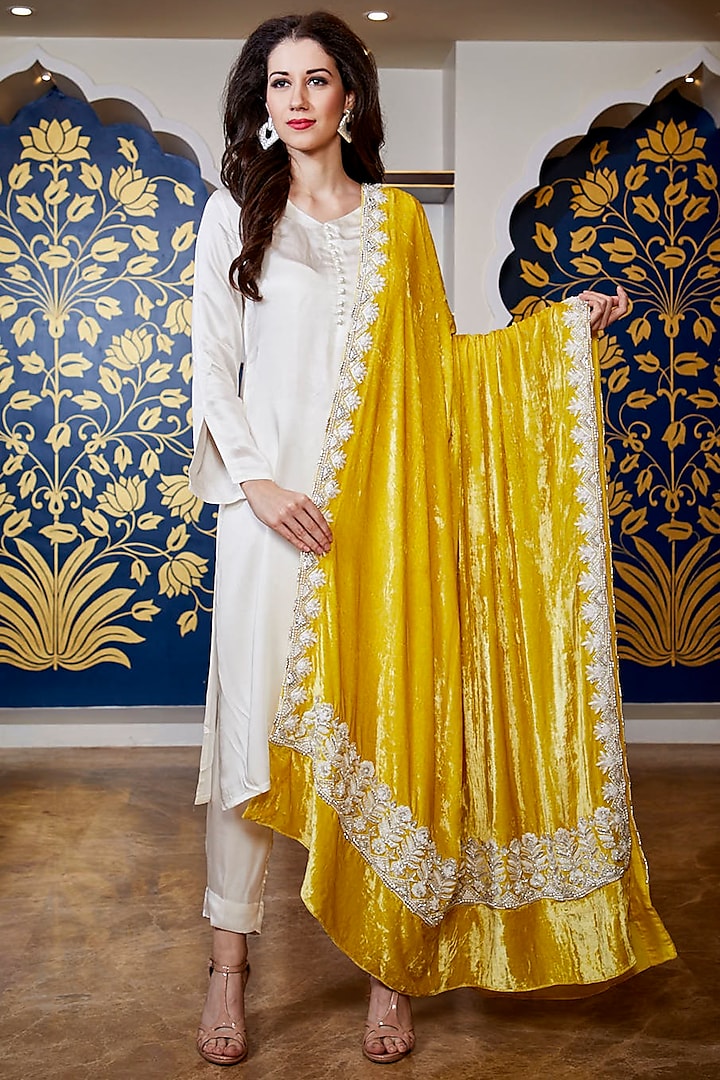 White Embroidered Kurta Set by The Royaleum Atelier at Pernia's Pop Up Shop