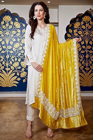 White Embroidered Kurta Set by The Royaleum Atelier