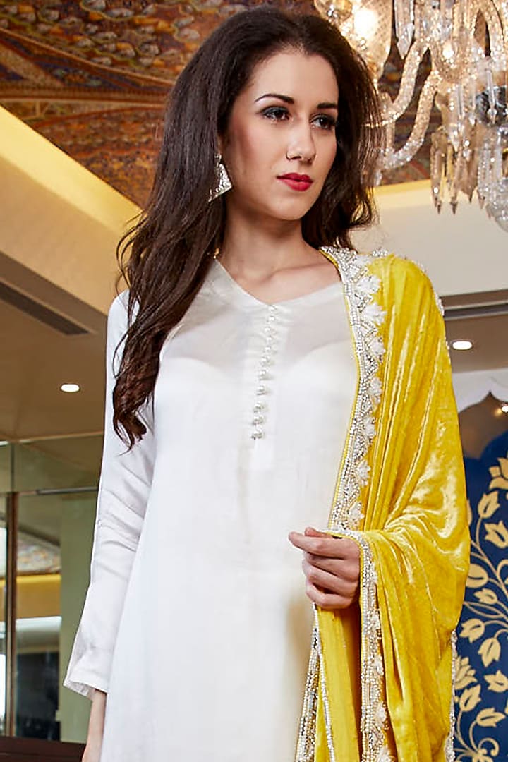 White Embroidered Kurta Set by The Royaleum Atelier at Pernia's Pop Up Shop