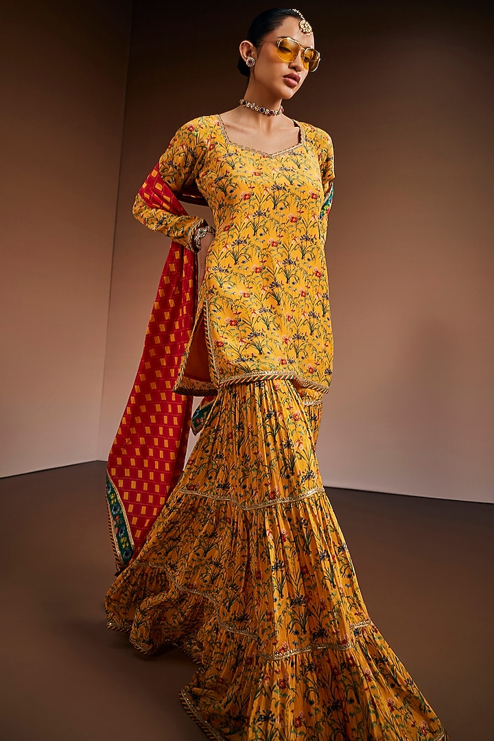 Yellow Silk Floral Printed Kurta Set by The Royaleum Atelier at Pernia's Pop Up Shop