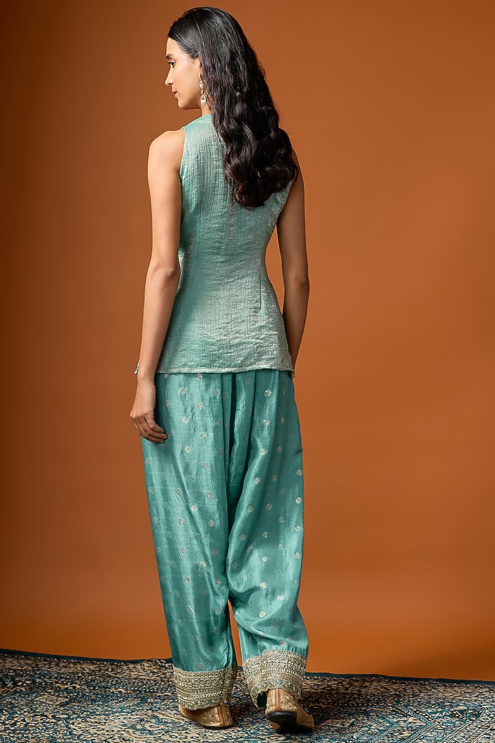 Aquamarine Chiffon Silk Zari Embroidered Kurta Set by Rayasha Khan at Pernia's Pop Up Shop