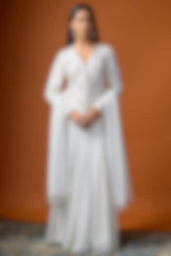 White Shimmer Silk Pleated Skirt Set by Rayasha Khan at Pernia's Pop Up Shop