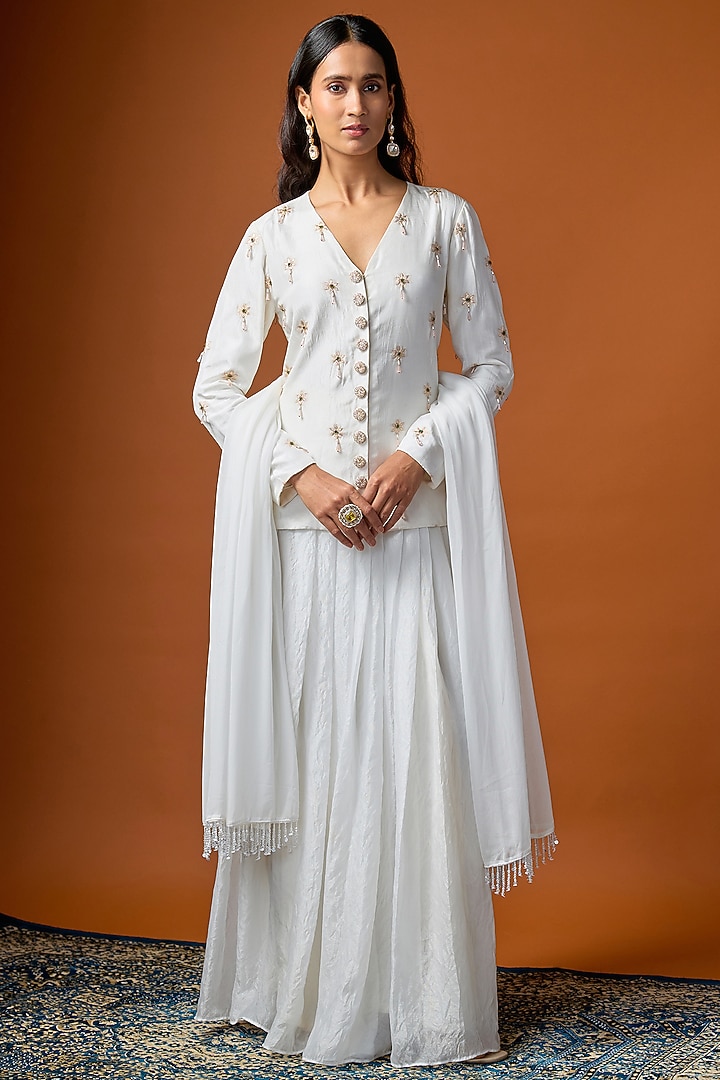 White Shimmer Silk Pleated Skirt Set by Rayasha Khan at Pernia's Pop Up Shop