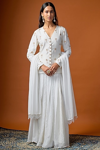 White Shimmer Silk Pleated Skirt Set by Rayasha Khan