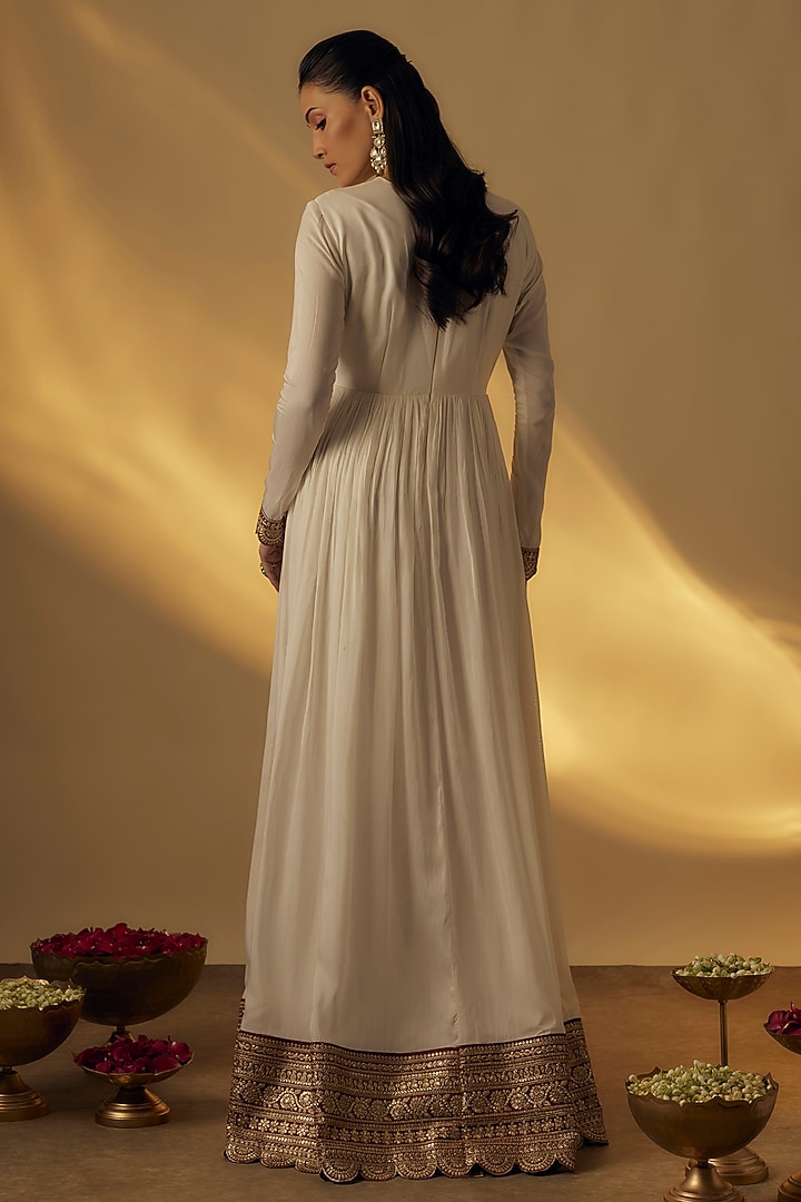 White Chanderi Silk Hand Embroidered Party Wear Anarkali Set by Rayasha Khan at Pernia's Pop Up Shop