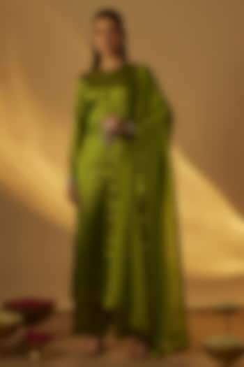 Mehendi Green Russian Silk Hand Embroidered Kurta Set by Rayasha Khan at Pernia's Pop Up Shop