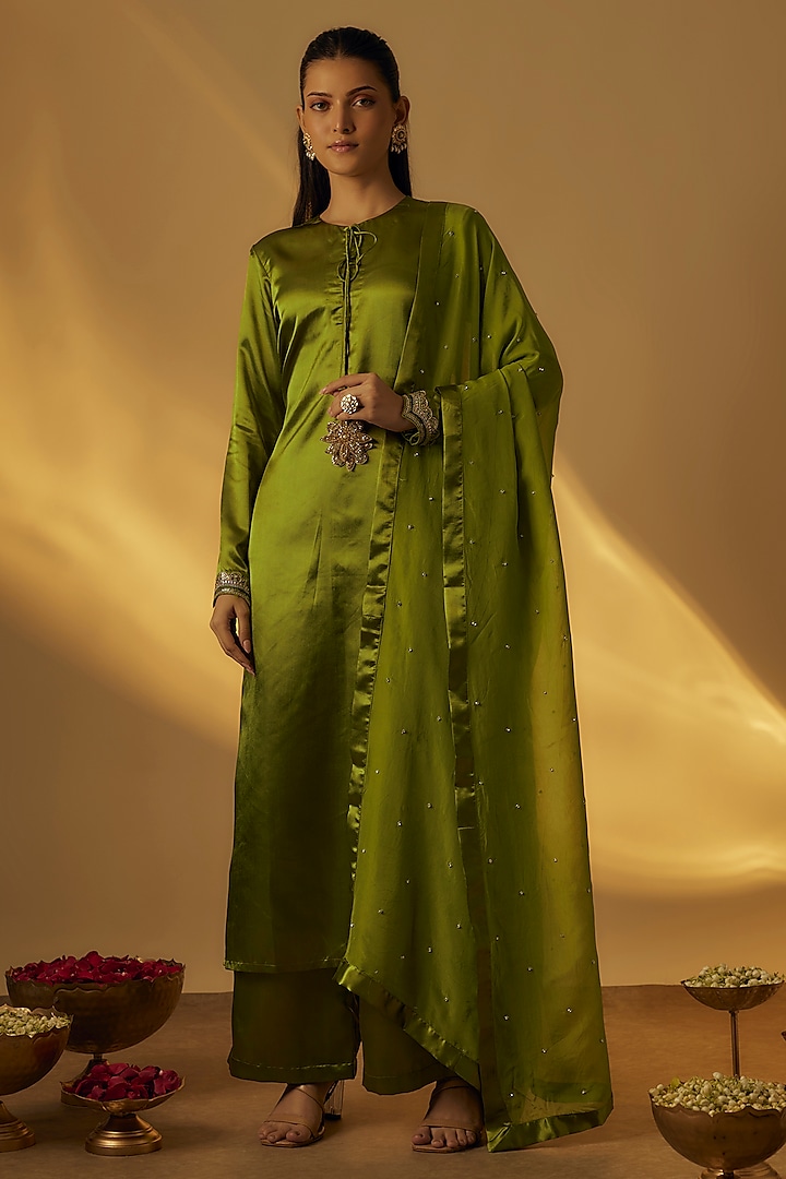 Mehendi Green Russian Silk Hand Embroidered Kurta Set by Rayasha Khan at Pernia's Pop Up Shop