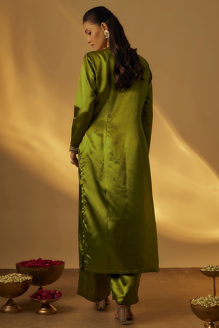 Mehendi Green Russian Silk Hand Embroidered Kurta Set by Rayasha Khan at Pernia's Pop Up Shop