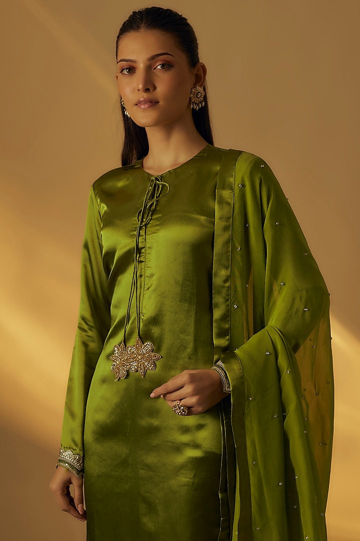 Mehendi Green Russian Silk Hand Embroidered Kurta Set by Rayasha Khan at Pernia's Pop Up Shop