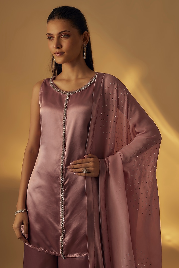 Dusty Pink Russian Silk Sequins Work Short Kurta Set by Rayasha Khan at Pernia's Pop Up Shop