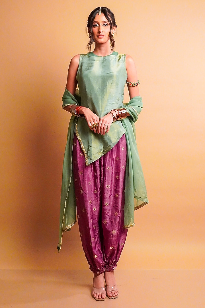 Sage Green Tissue Silk Embroidered Short Kurta Set by Rayasha Khan at Pernia's Pop Up Shop