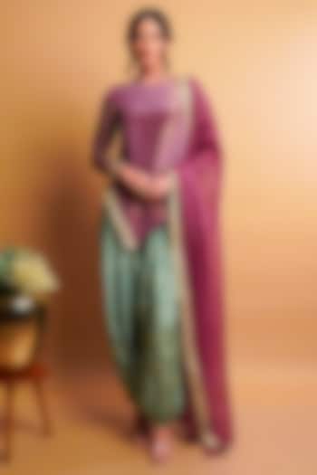 Purple Tissue Silk Embroidered Short Kurta Set by Rayasha Khan at Pernia's Pop Up Shop