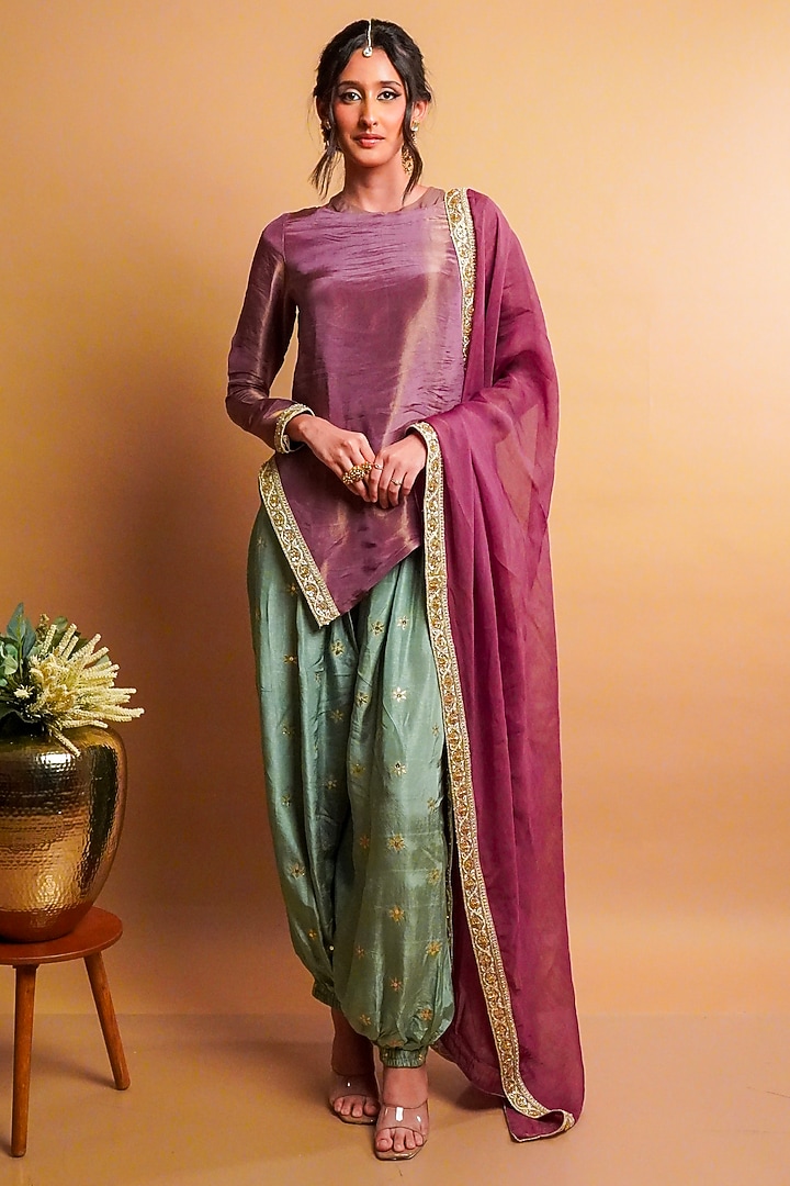 Purple Tissue Silk Embroidered Short Kurta Set by Rayasha Khan at Pernia's Pop Up Shop