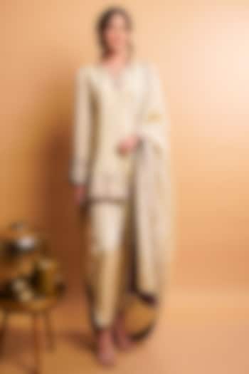 Beige Tissue Silk Embroidered Short Kurta Set by Rayasha Khan at Pernia's Pop Up Shop