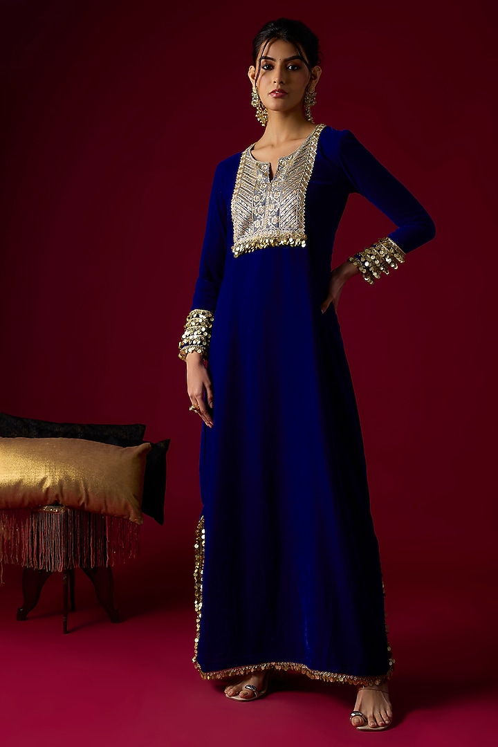 Royal Blue Velvet Machine Embroidered Kaftan by Rayasha Khan at Pernia's Pop Up Shop