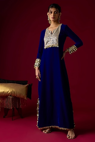 Royal Blue Velvet Machine Embroidered Kaftan by Rayasha Khan