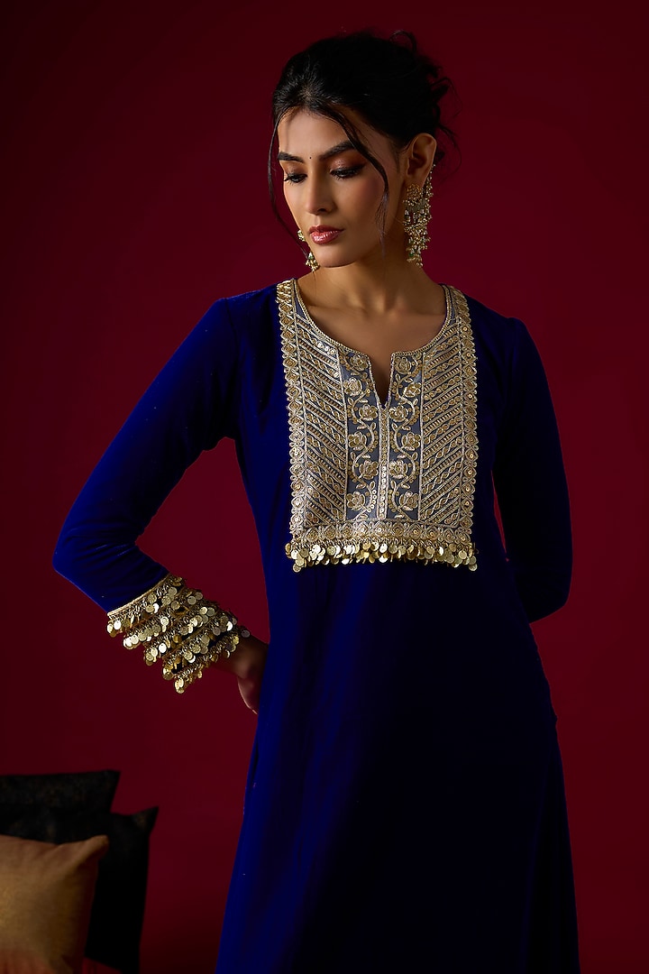 Royal Blue Velvet Machine Embroidered Kaftan by Rayasha Khan at Pernia's Pop Up Shop