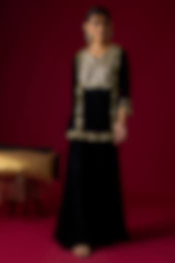 Black Velvet Gharara Set by Rayasha Khan at Pernia's Pop Up Shop