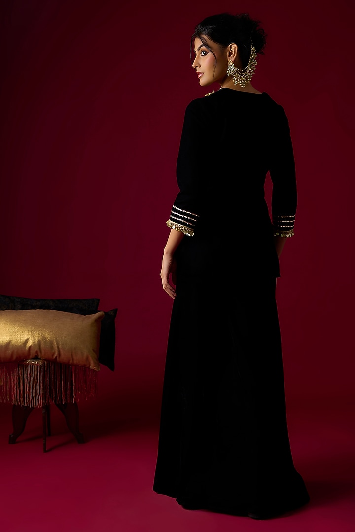 Black Velvet Gharara Set by Rayasha Khan at Pernia's Pop Up Shop