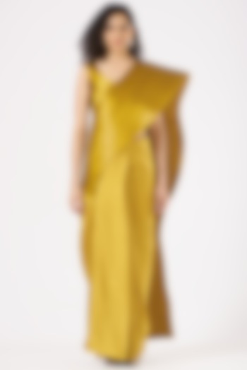 Gold Metallic Yarn Silk Satin Handwoven Bridal Saree Set by Rimzim Dadu at Pernia's Pop Up Shop