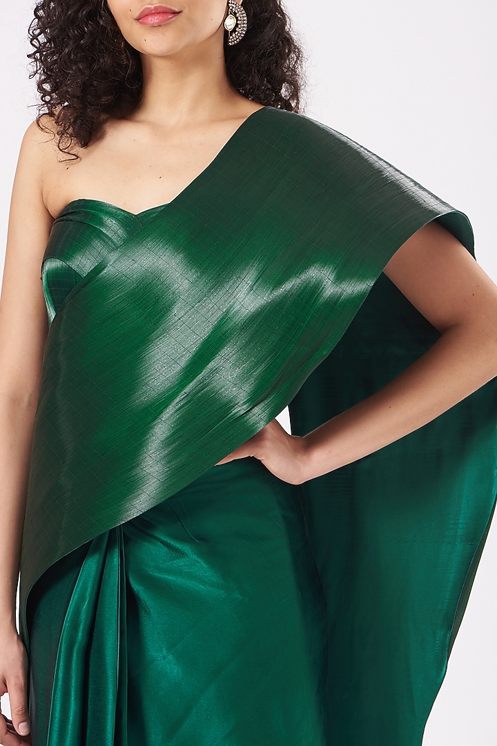 Emerald Green Metallic Yarn Silk Satin Handwoven Bridal Saree Set by Rimzim Dadu at Pernia's Pop Up Shop