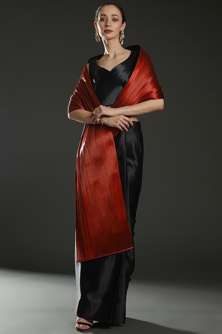 Black & Metallic Red Textured Saree Set by Rimzim Dadu