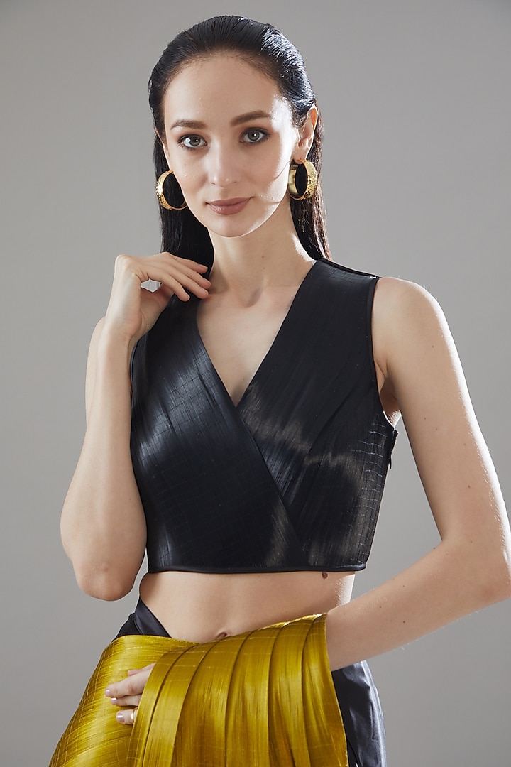 Black Metal Wire Draped Bridal Saree Set by Rimzim Dadu at Pernia's Pop Up Shop